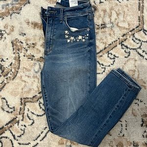 Curve Love Abercrombie Women’s Embroidered Crop Jeans